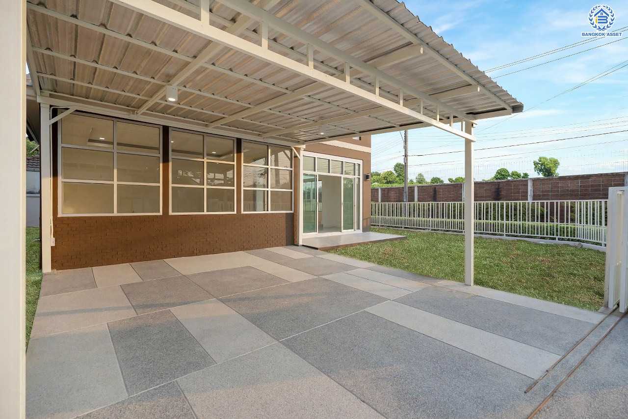 บ้านมือสองตกแต่งใหม่ โครงการ ชัยพฤกษ์ เพชรเกษม81 หลังมุม แบรนด์ Land&Houses พร้อมรองรับทุกความสุข บนเนื้อที่ 63.3 ตร.ว. ฟังก์ชัน 3 ห้องนอน 3 ห้องน้ำ 1 ห้องอเนกประสงค์ 2 ที่จอดรถ ทำเลเดินทางสะดวก เชื่อมต่อถนนเพชรเกษม ถนนมาเจริญ และใกล้ทางด่วน "เพชรเกษม"